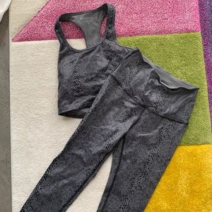 Beyond yoga rare viper set